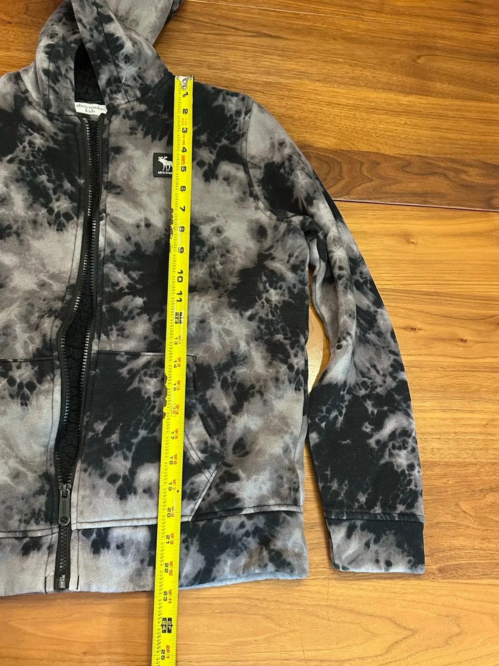 abercrombie kids Black & Gray Tie-Dye Sherpa Hoodie Jacket - never worn